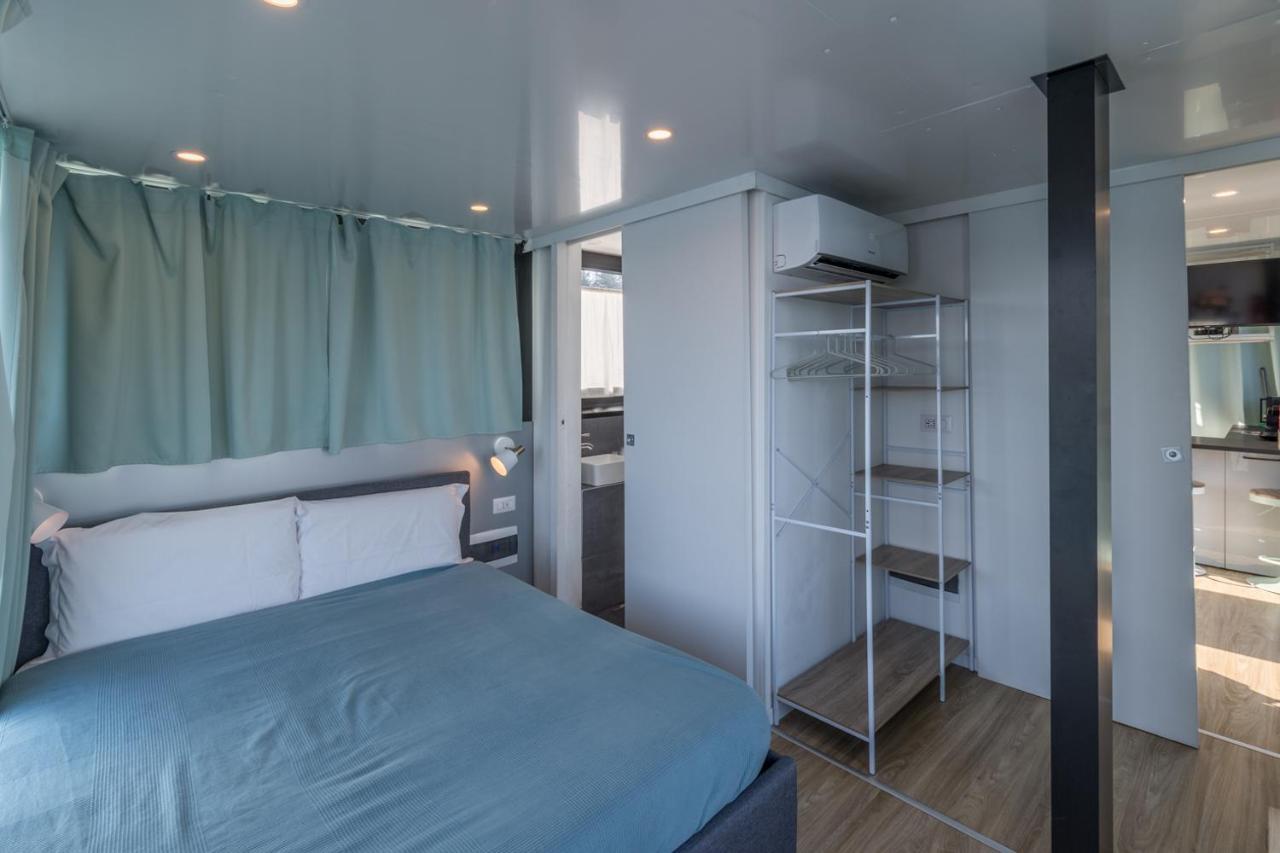 La Dolce Vita House Boat Hotel Lisanza Екстериор снимка